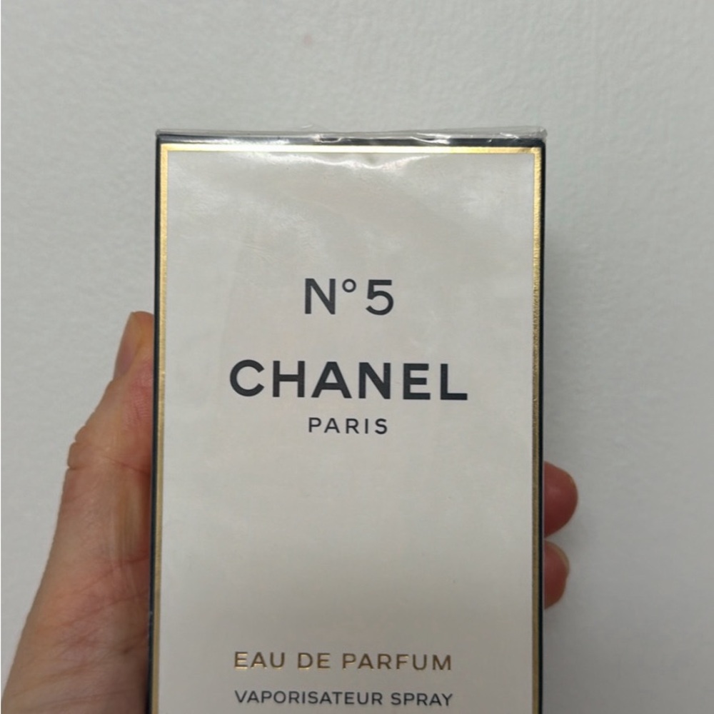 CHANEL No. 5 Eau de Parfum - Black and Gold